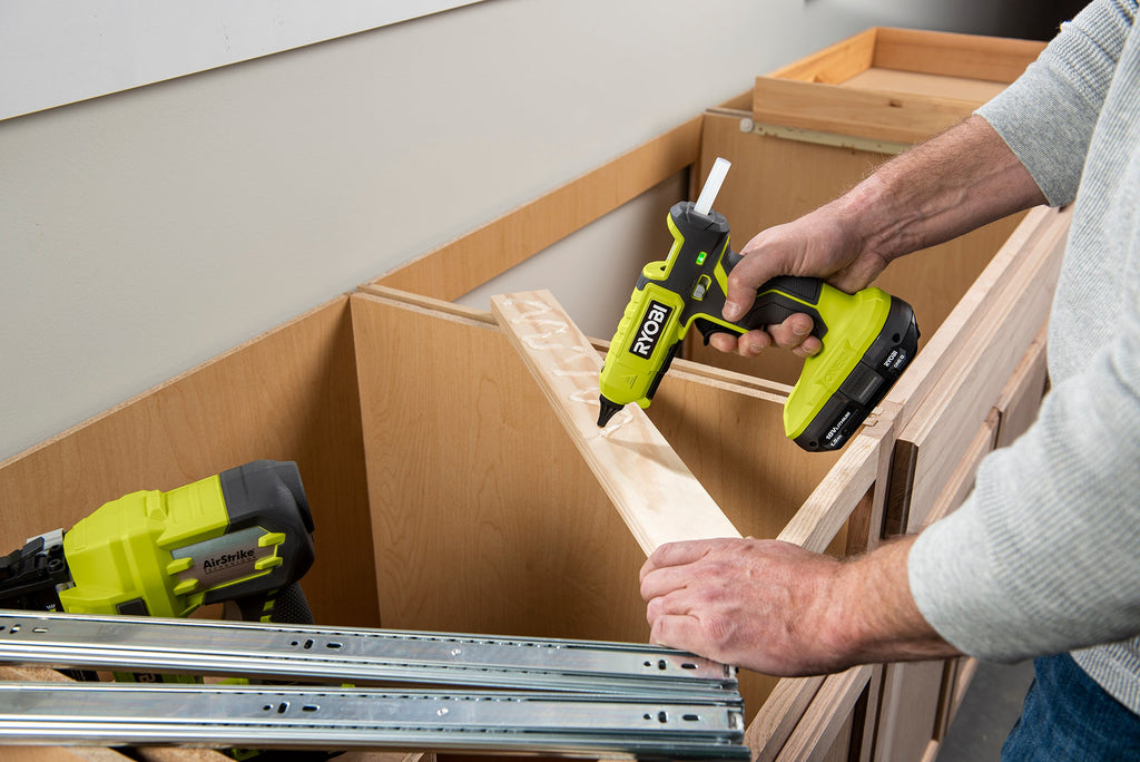 18V ONE+ Dual Temperature Glue Gun Kit - P307K1N