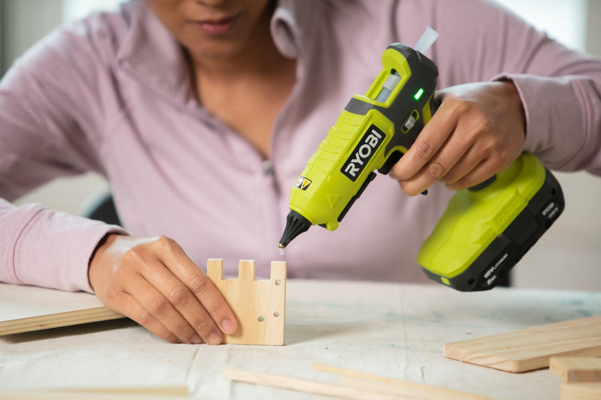18V ONE+ Dual Temperature Glue Gun Kit - P307K1N