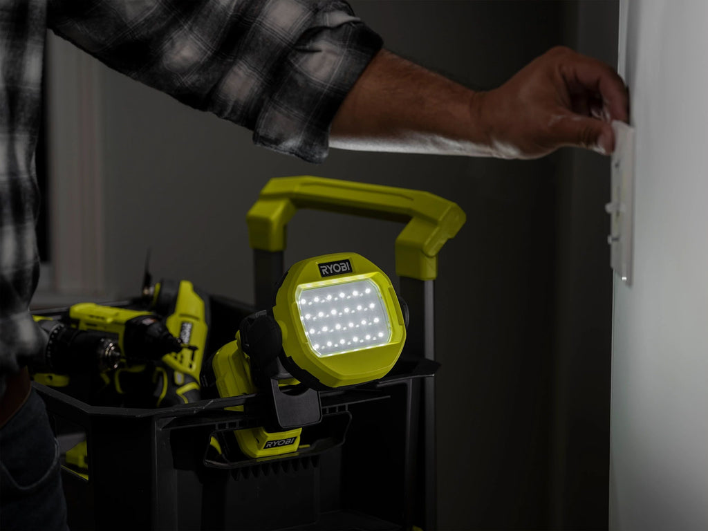 18V ONE+ LED Clamp Light - PCL663B