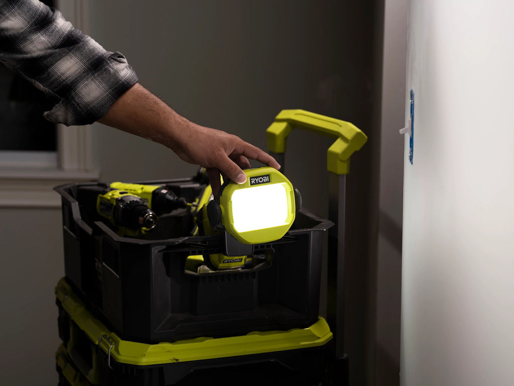 18V ONE+ LED Clamp Light Kit - PCL663K1N